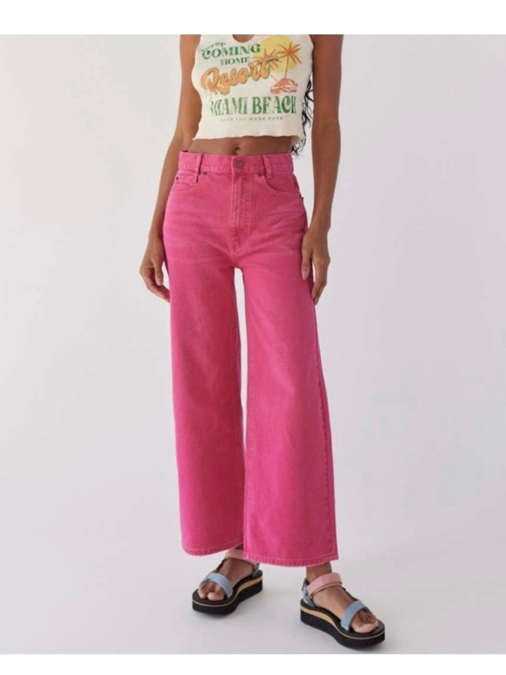 BDG Wide-Leg High-Rise Jeans in Bright Pink